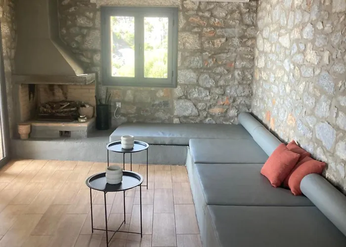 Villa Shiro - Traditional Stone